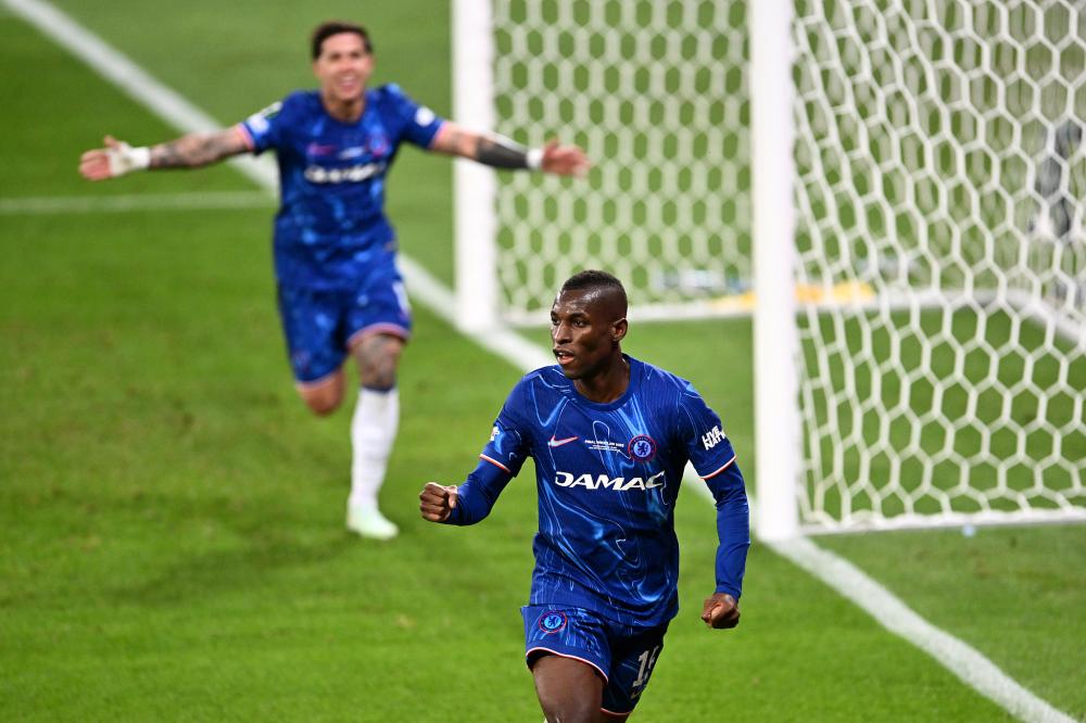 球星被拍到训练加练远射，努力程度获认可